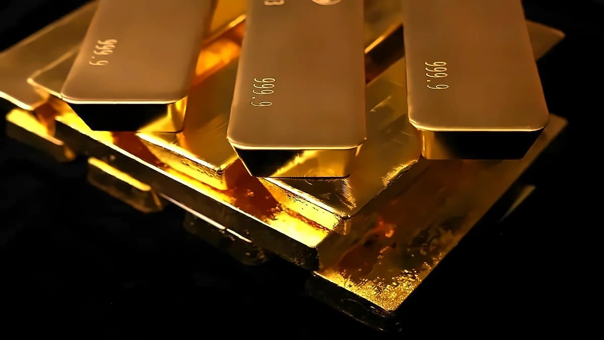 Gold Faces Q4 Pressure as Fed Policy and Dollar Strength Drive Volatility