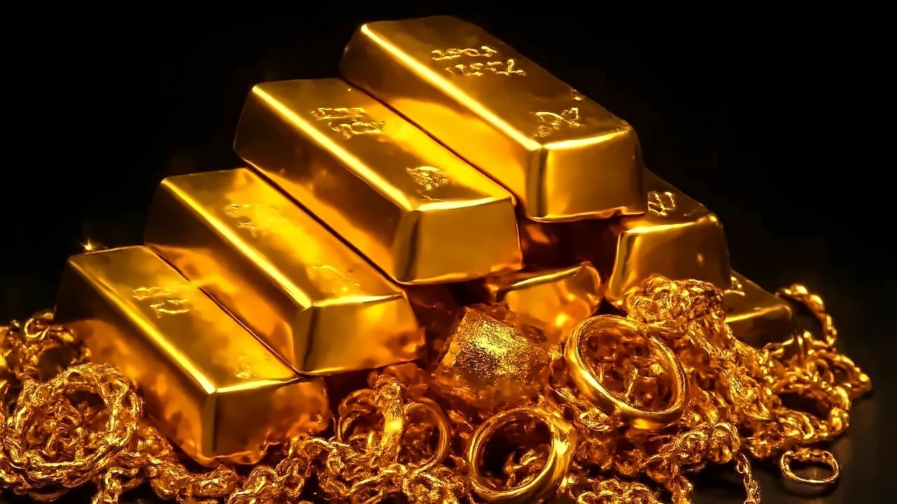 Gold prices steady above $4,500 as Wall Street faces oil shock pressure