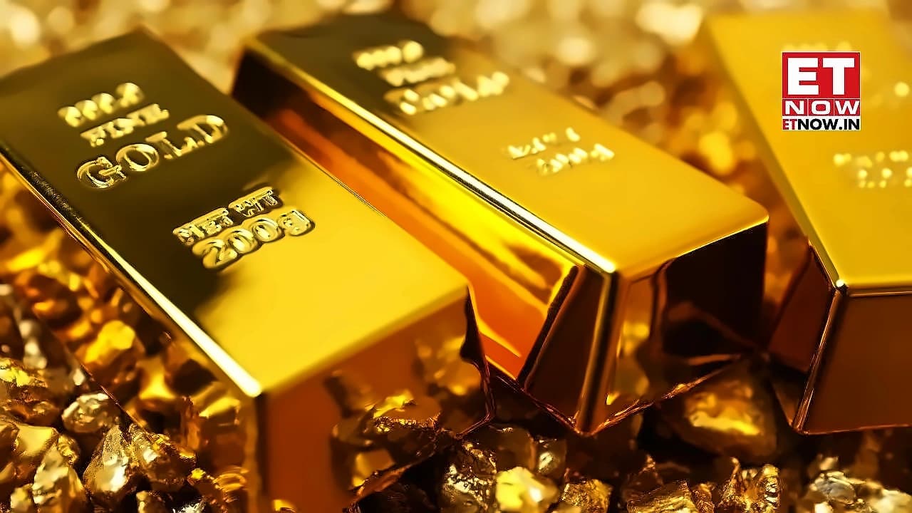 Gold Dips to $4,050 as Dollar Recovery Stalls Yen Rally
