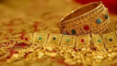 Gold stocks tumble 14% for fourth day as markets hit 4-year lows