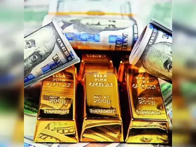 Gold Surges 1% on Weaker Dollar, Iran Peace Deal Uncertainty
