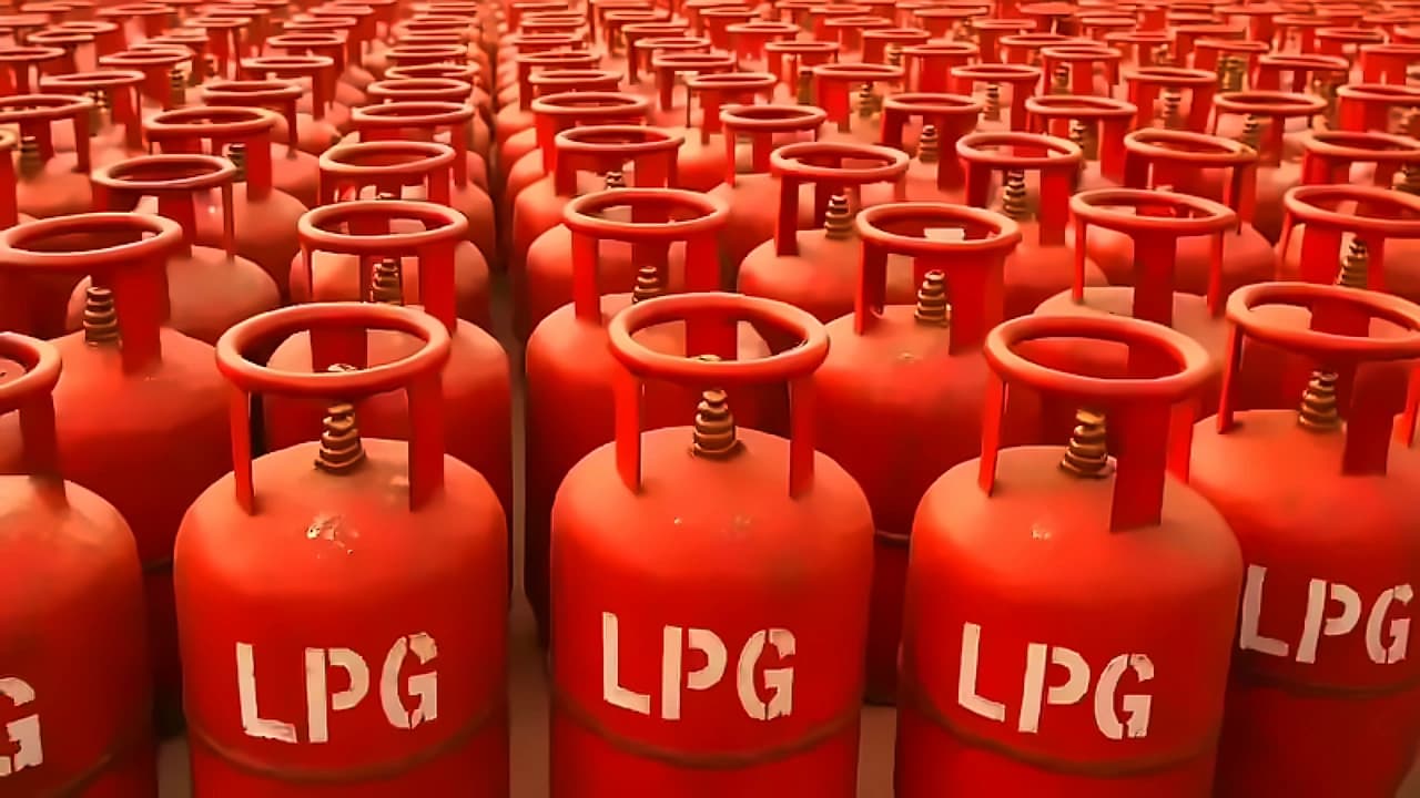 Govt doubles 5-kg LPG supply for migrant workers, no shortage reported