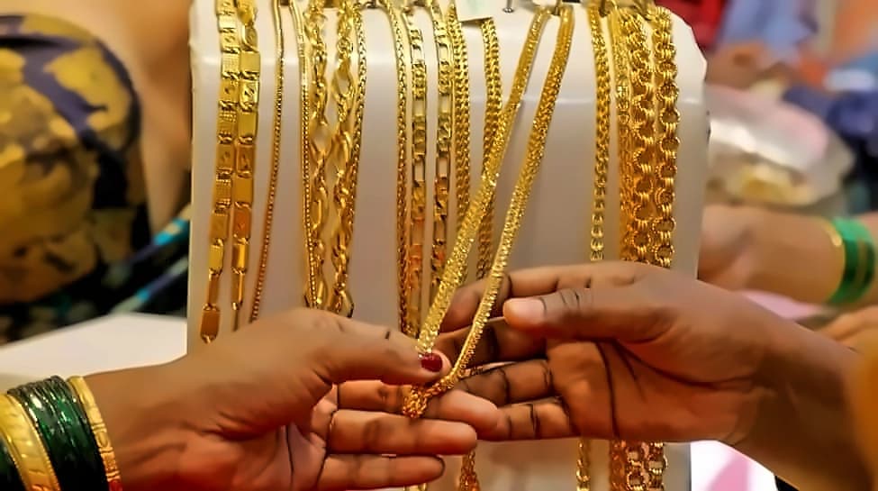 Govt caps duty-free gold imports at 100kg, intensifies UAE scrutiny