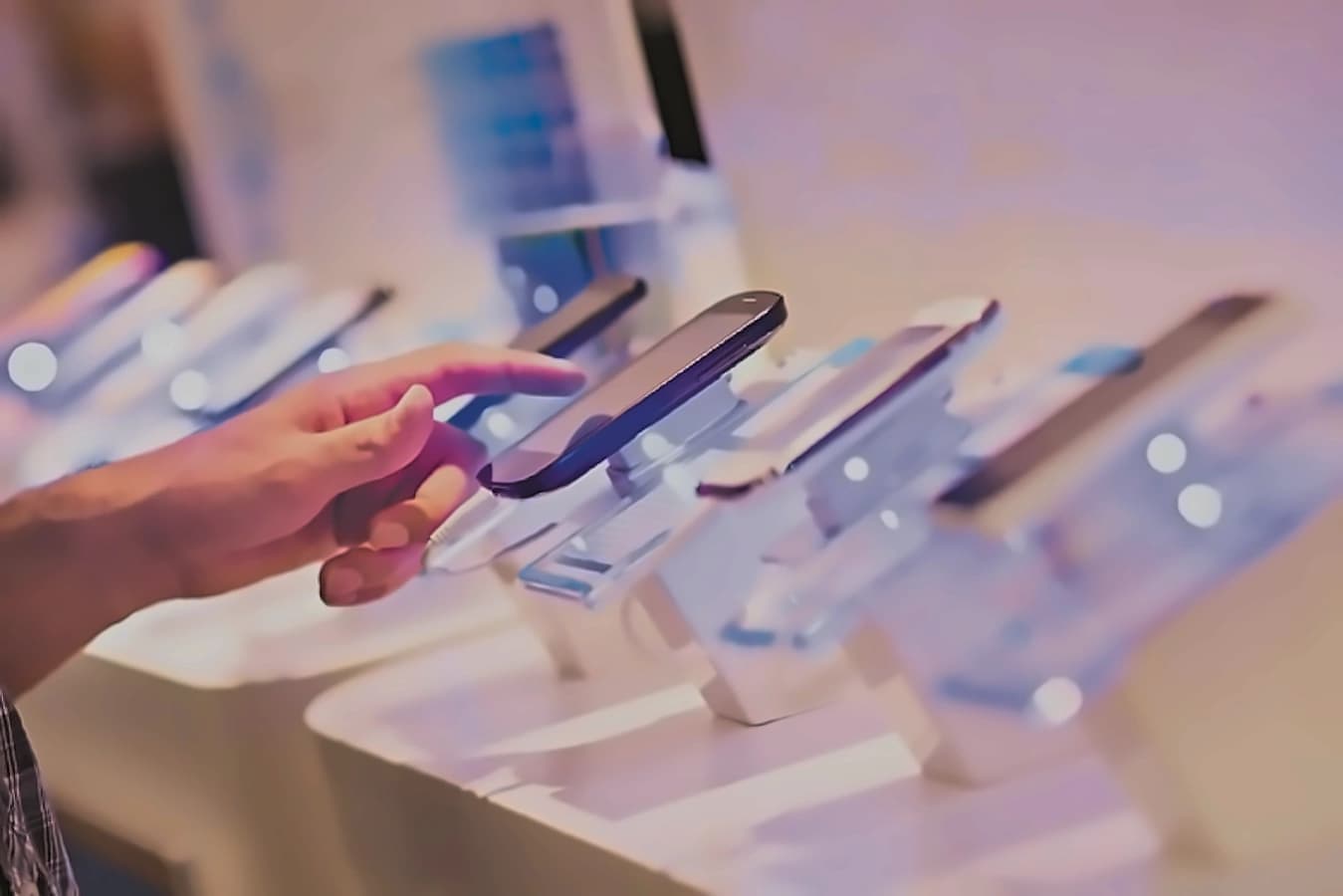 Govt bans low-quality phone screen protectors, mandates BIS certification