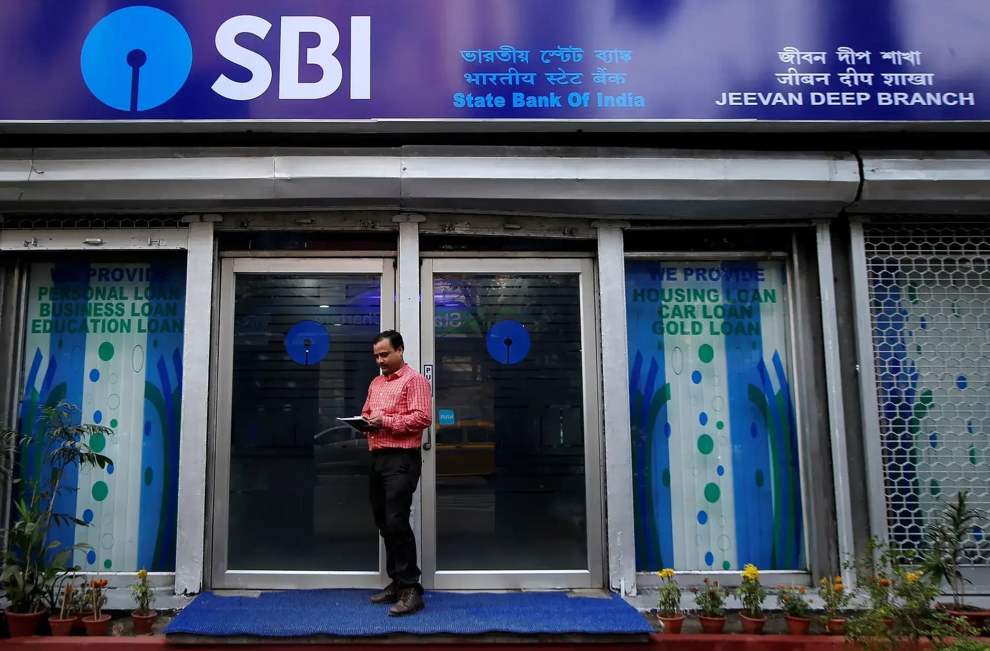 FinMin orders PSU banks, insurers to adopt austerity measures, shift to EV