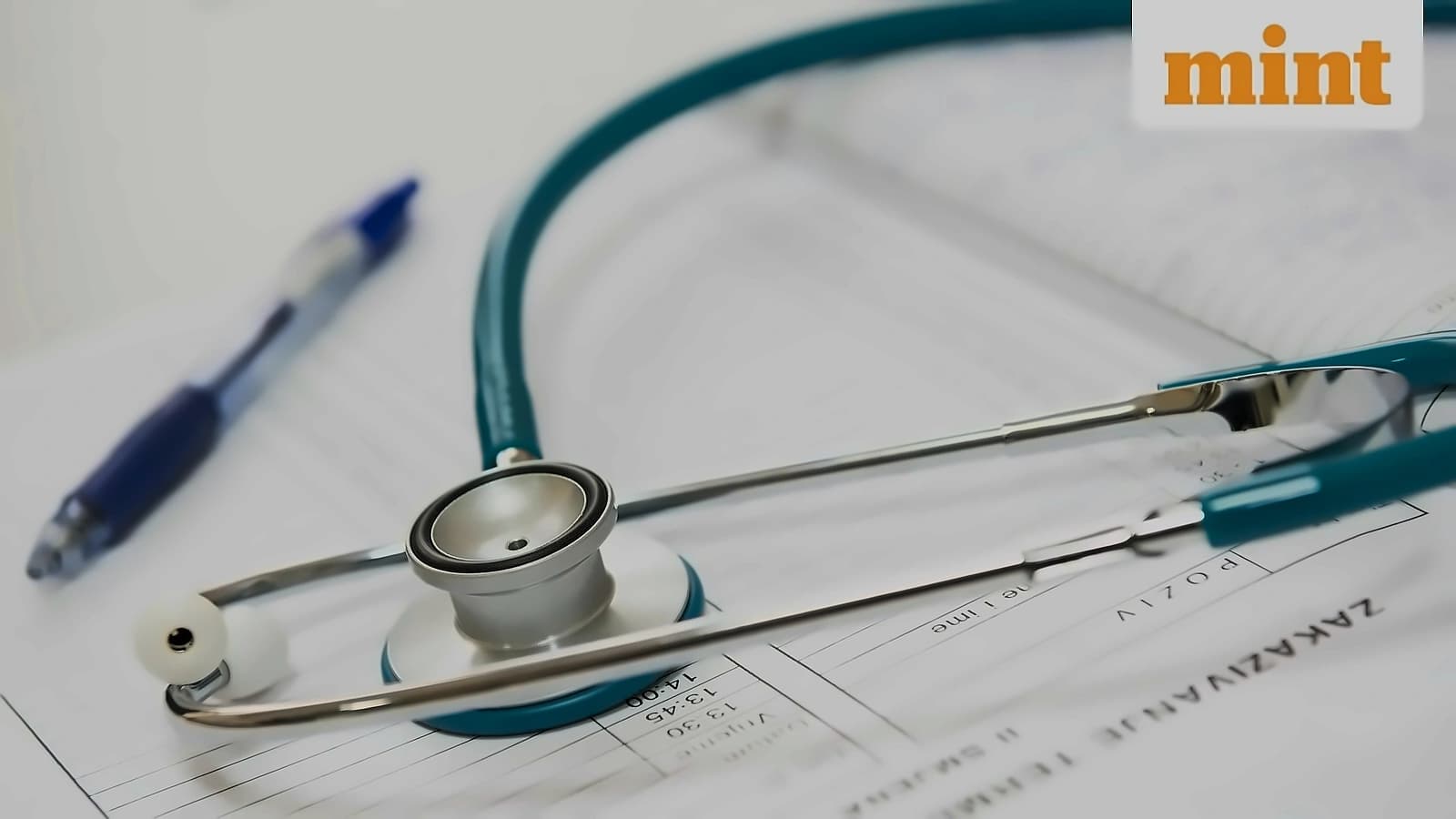 Govt plans standardized doctor fees amid healthcare billing controversies