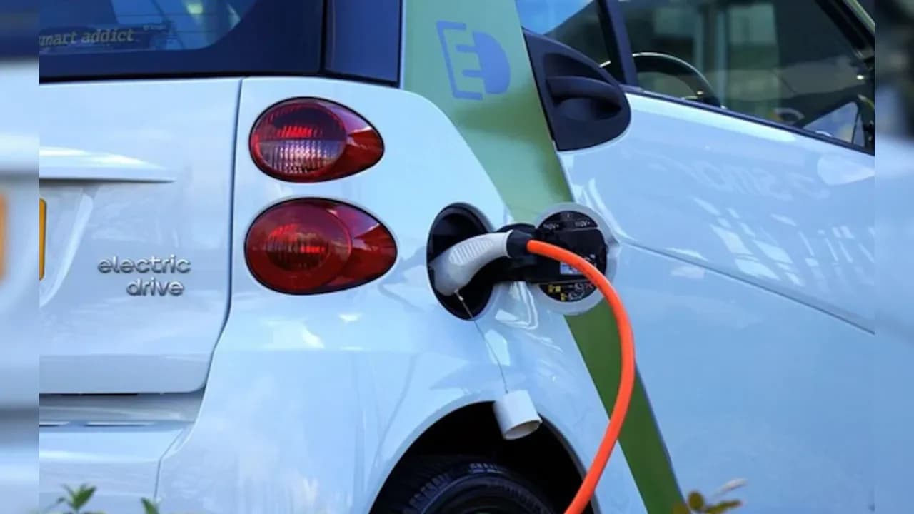 MoRTH proposes 17-20 year age extension for EV, CNG vehicles