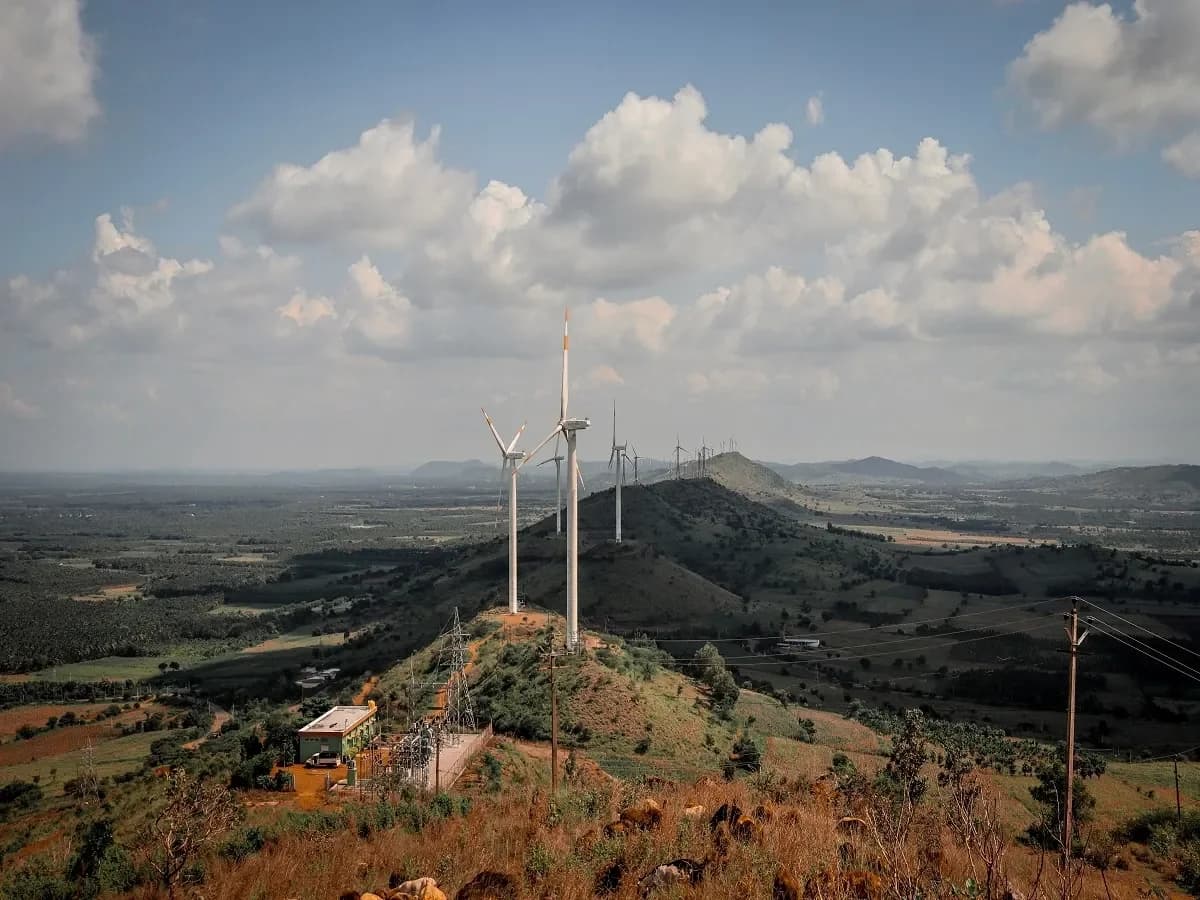 Green energy stocks mixed on July 13 amid AI rotation and oil surge