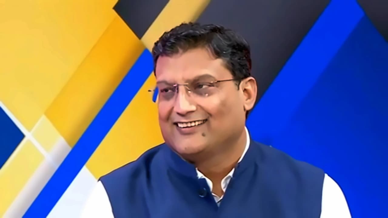 HDFC AMC MD Warns Against IPO Euphoria Amid AI Disruption