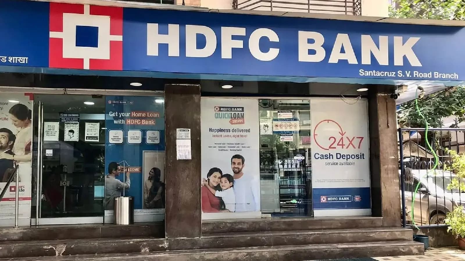 HDFC Bank breaks falling wedge pattern, targets ₹770-830