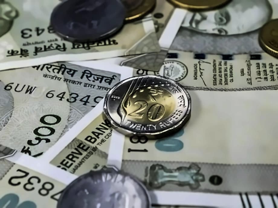 Households shift savings to equities, mutual funds amid deposit growth slowdown