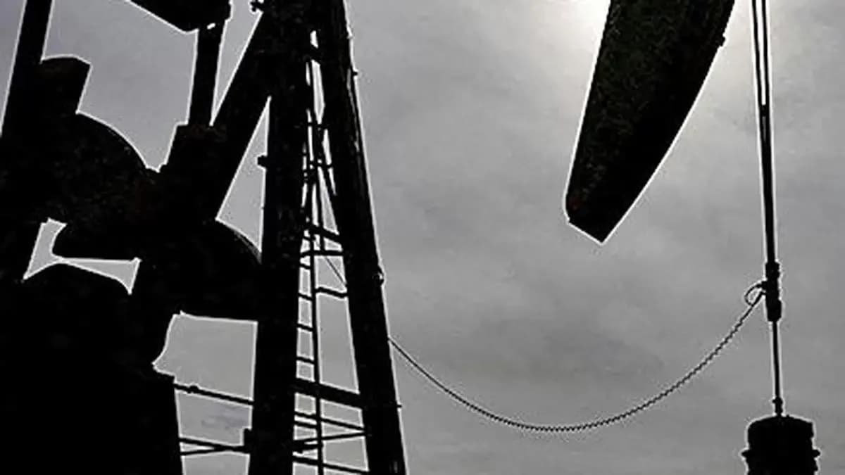 HPCL Secures 4M Barrels West Asian Crude Through Spot Tender