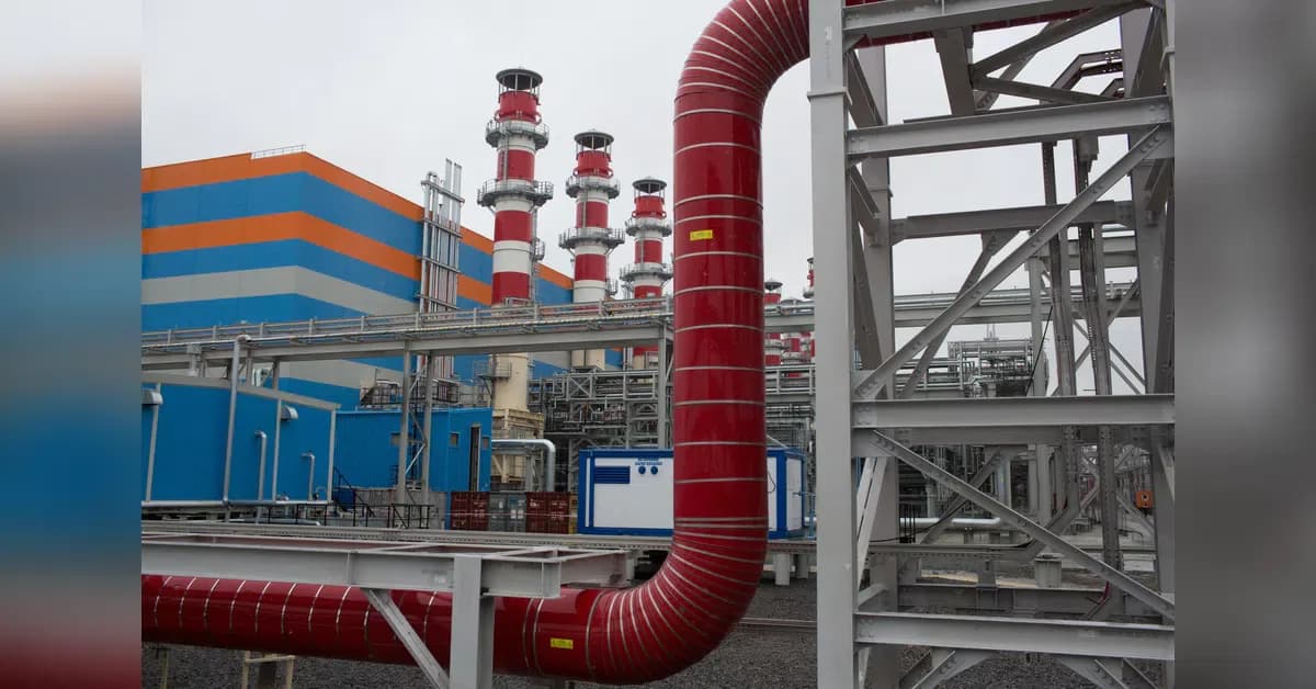 India boosts LNG imports while planning coal import cuts