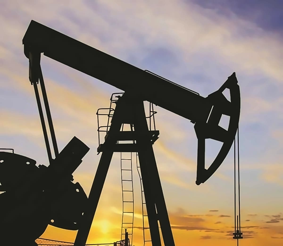 India oil prices hit 15-year high, threaten OMC margins