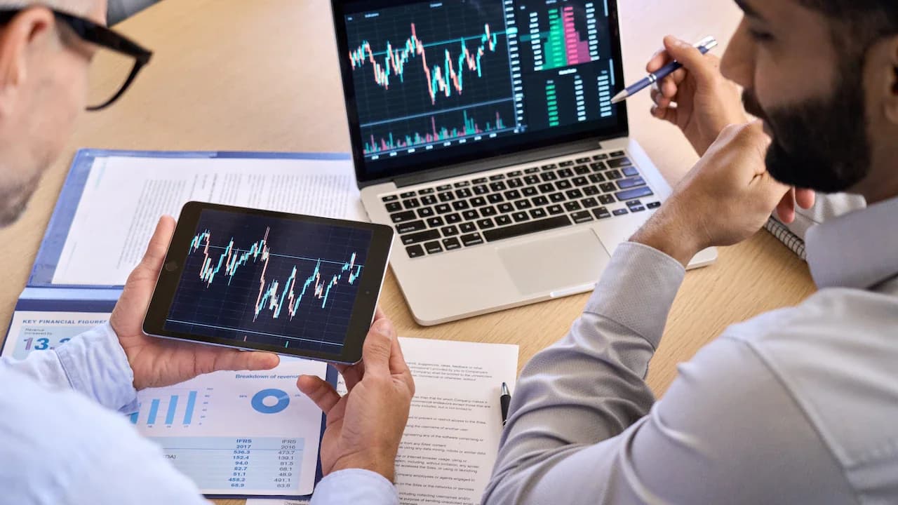 Sensex Gains 790 Points, Nifty Reclaims 24,000 as Banks & IT Lead Recovery
