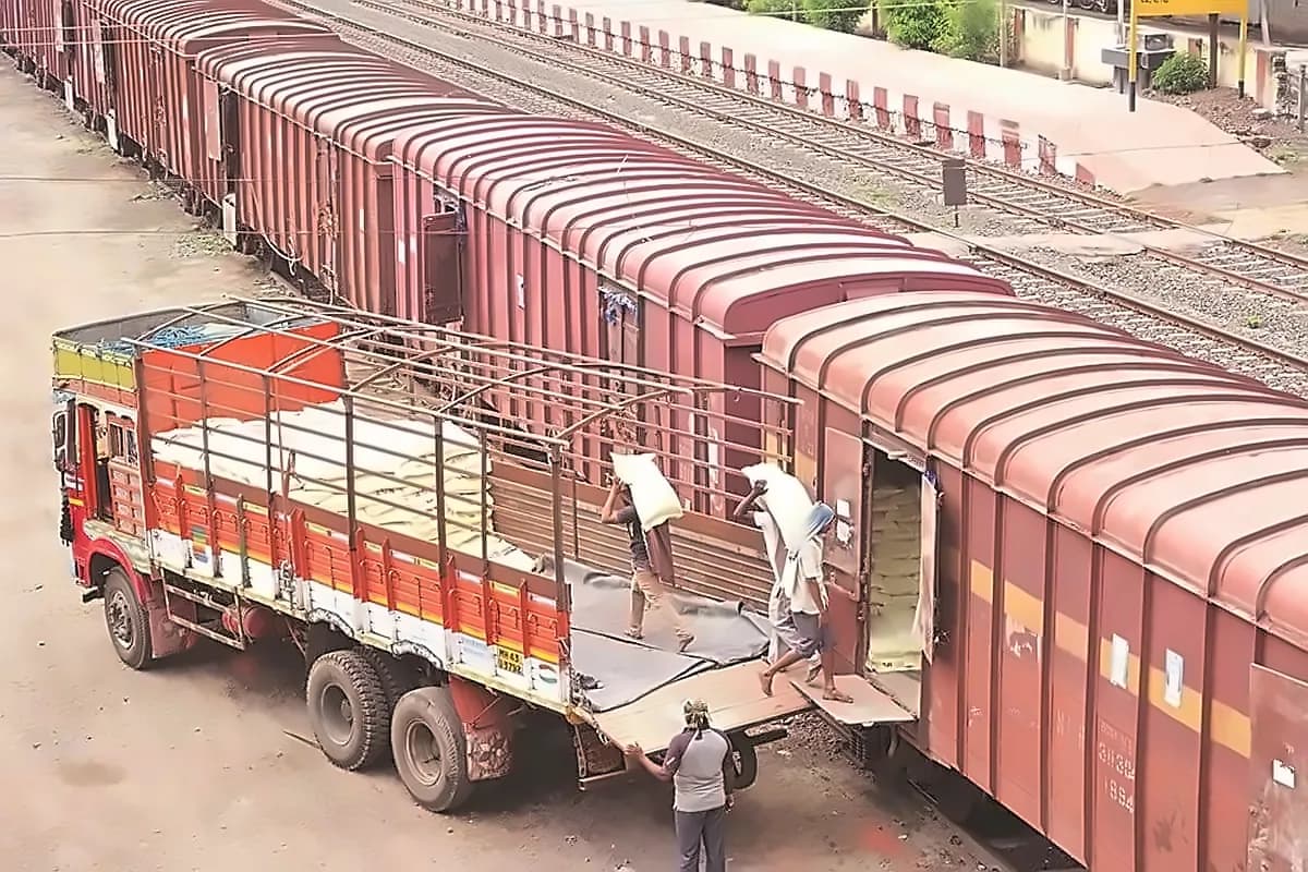 Indian Railways freight loading rises 6.14% to 135.5 mt in September