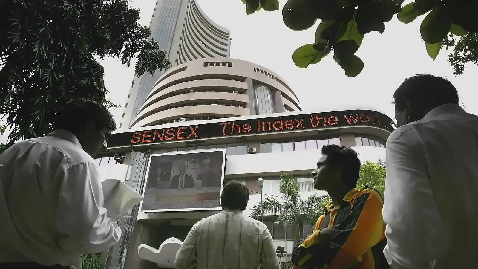 IT stocks under pressure as US-Iran talks revive geopolitical concerns