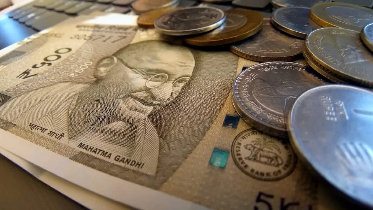 India's Fiscal Deficit Hits 42% of FY27 Target at ₹7.1L Cr