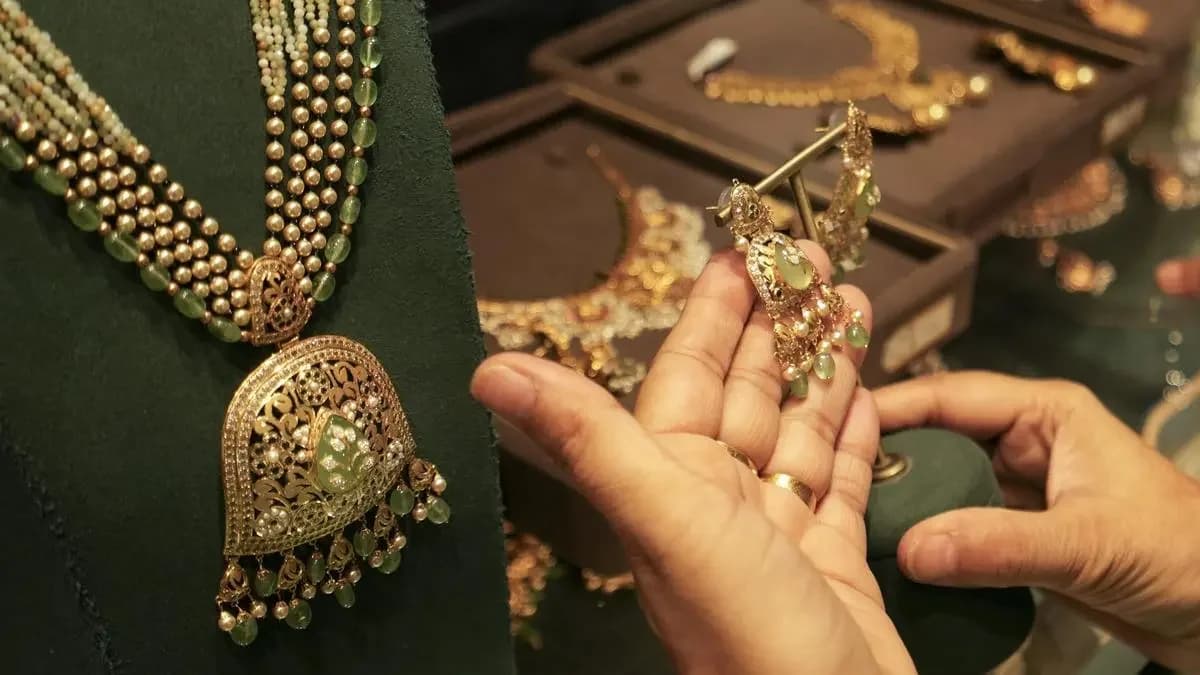 India's gold tariff hike to 15% may boost smuggling despite rupee support