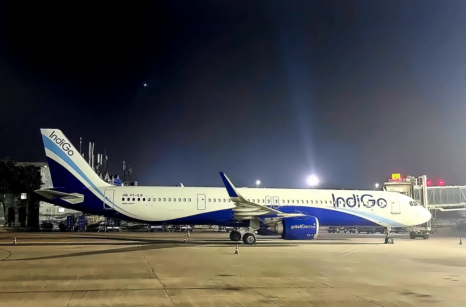Airlines recover as crude oil drops 10% on Trump's Iran war optimism