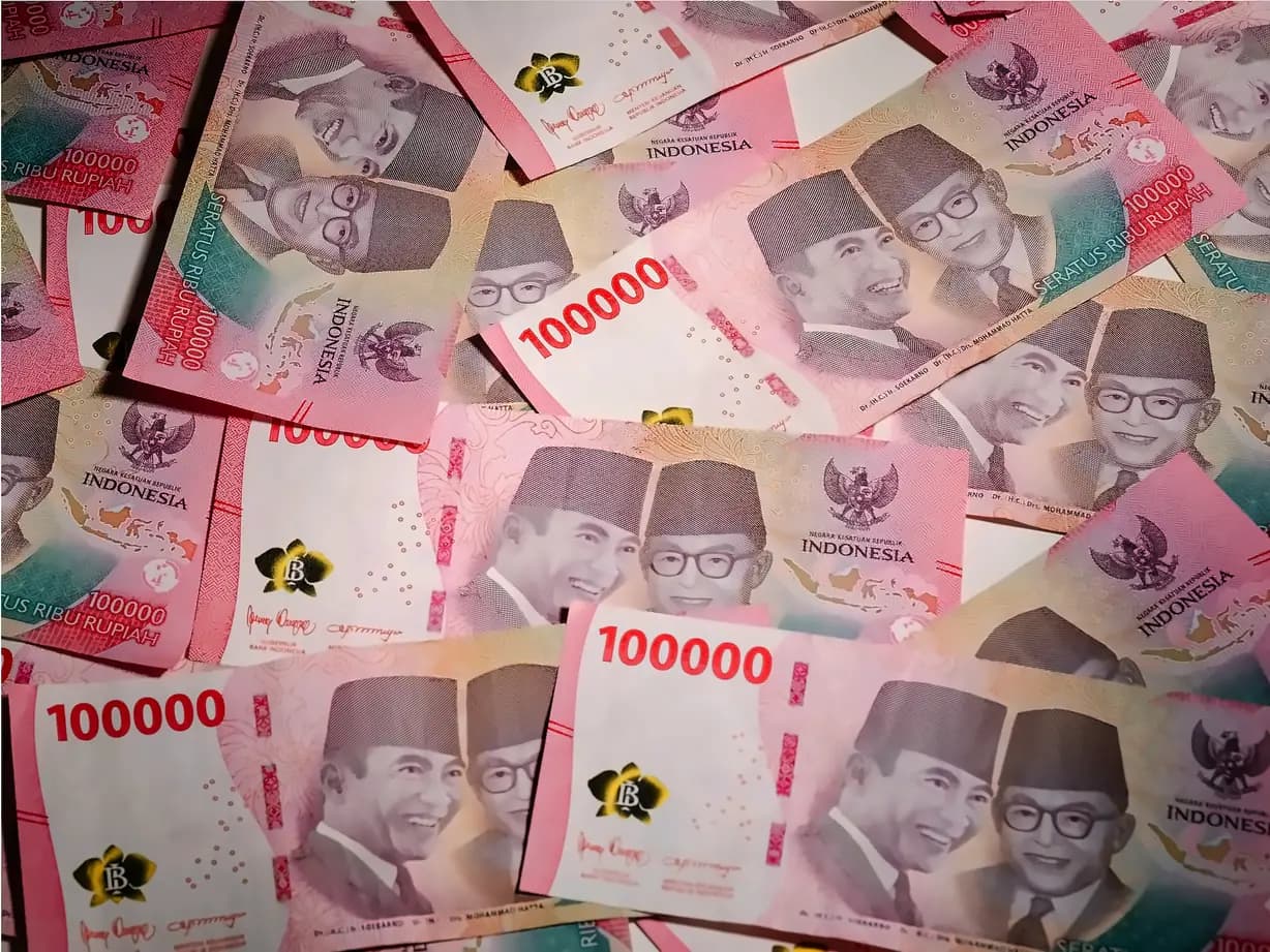 Indonesia cuts rates to 5.5% in emergency move amid 36% stock crash