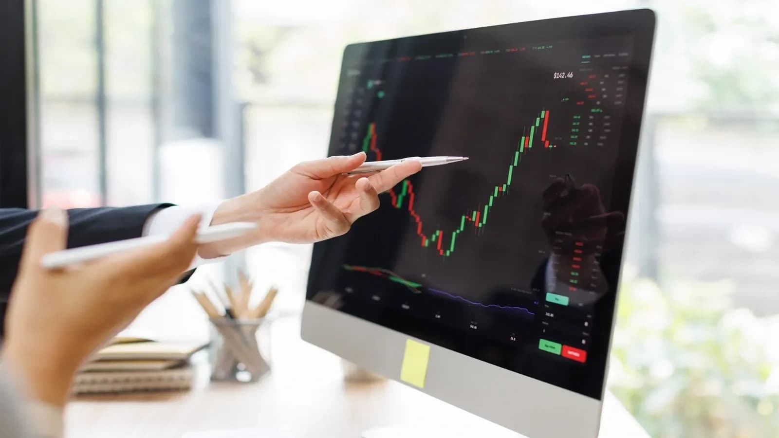 IT Stocks Rally 1% as Rupee Hits Record Low of 96.18