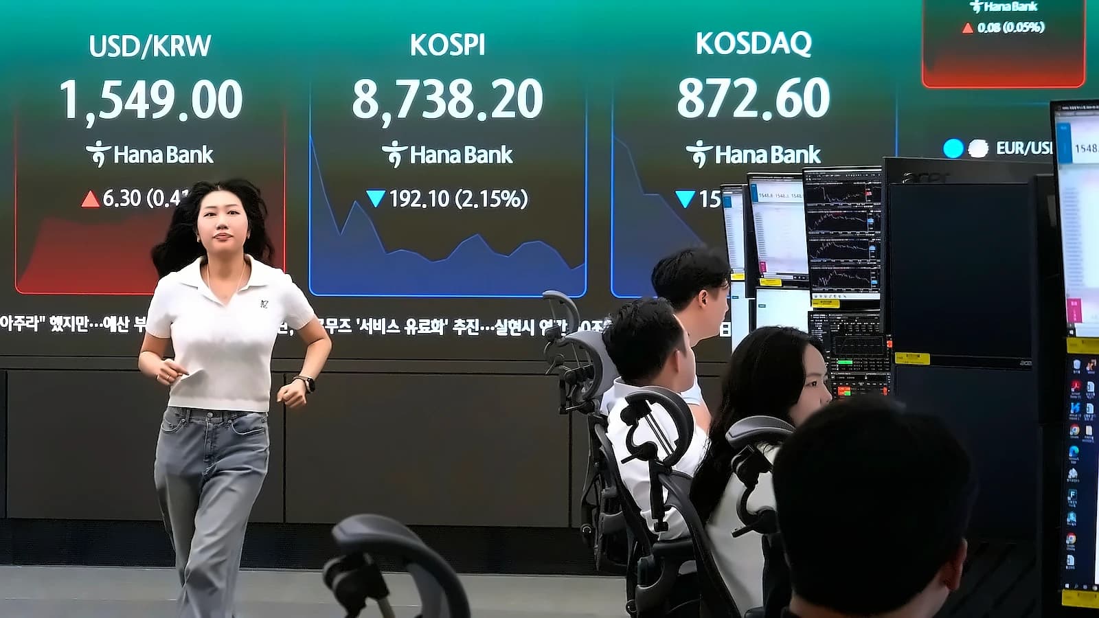 Asian tech stocks recover as AI earnings season begins