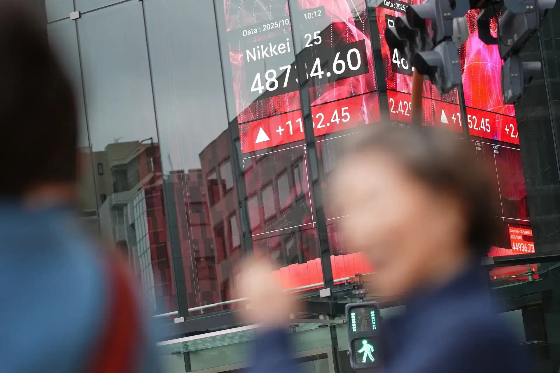 Japan's Nikkei Falls 0.44% for Fourth Session as Tech Weakness Continues