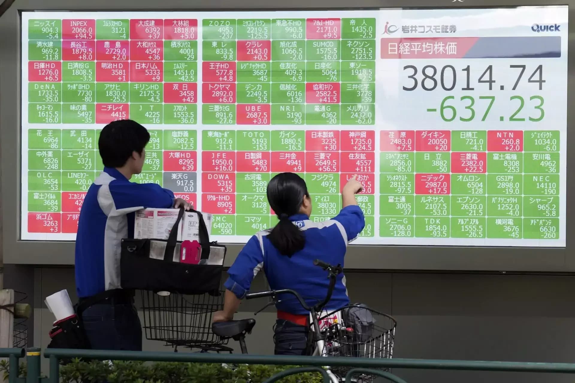 Japanese shares close mixed as tech stocks under pressure