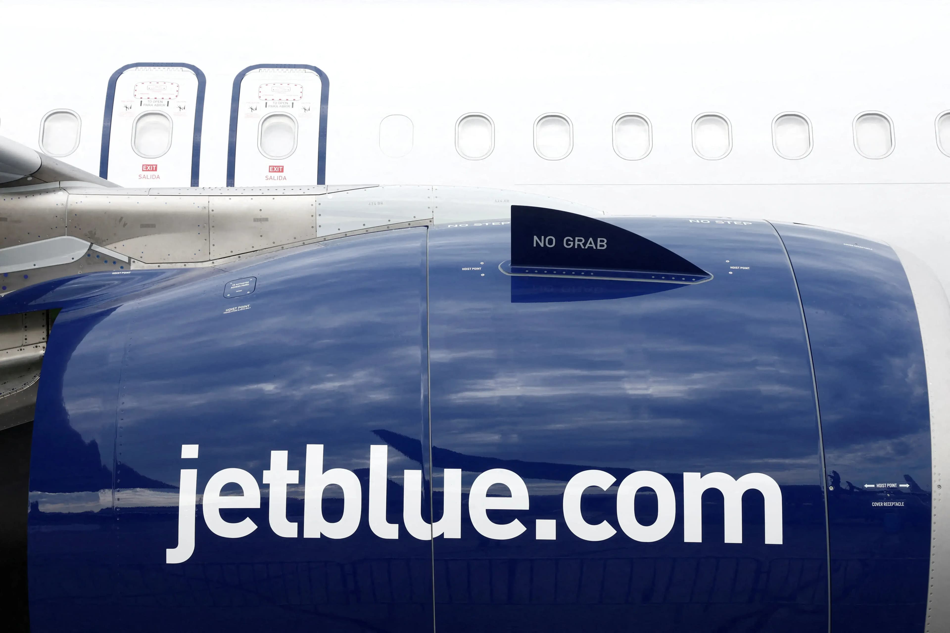 JetBlue Q3 loss widens to 60 cents/share as fuel costs surge 61%