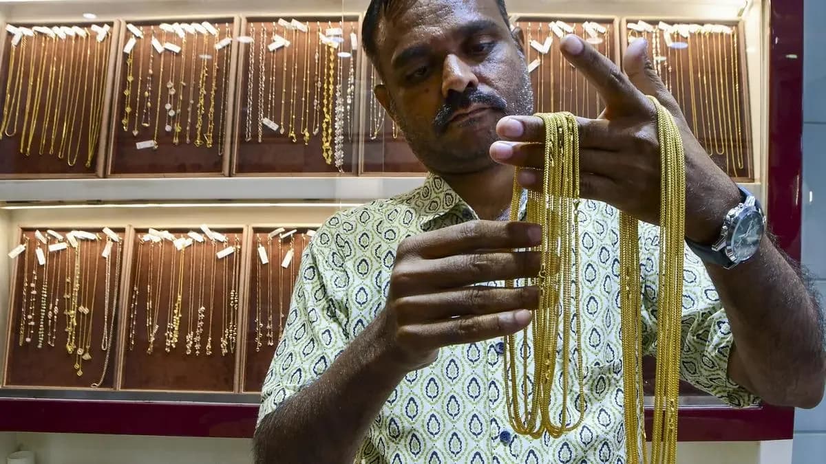 Jewellers meet PMO officials over PM Modi's gold purchase curbs