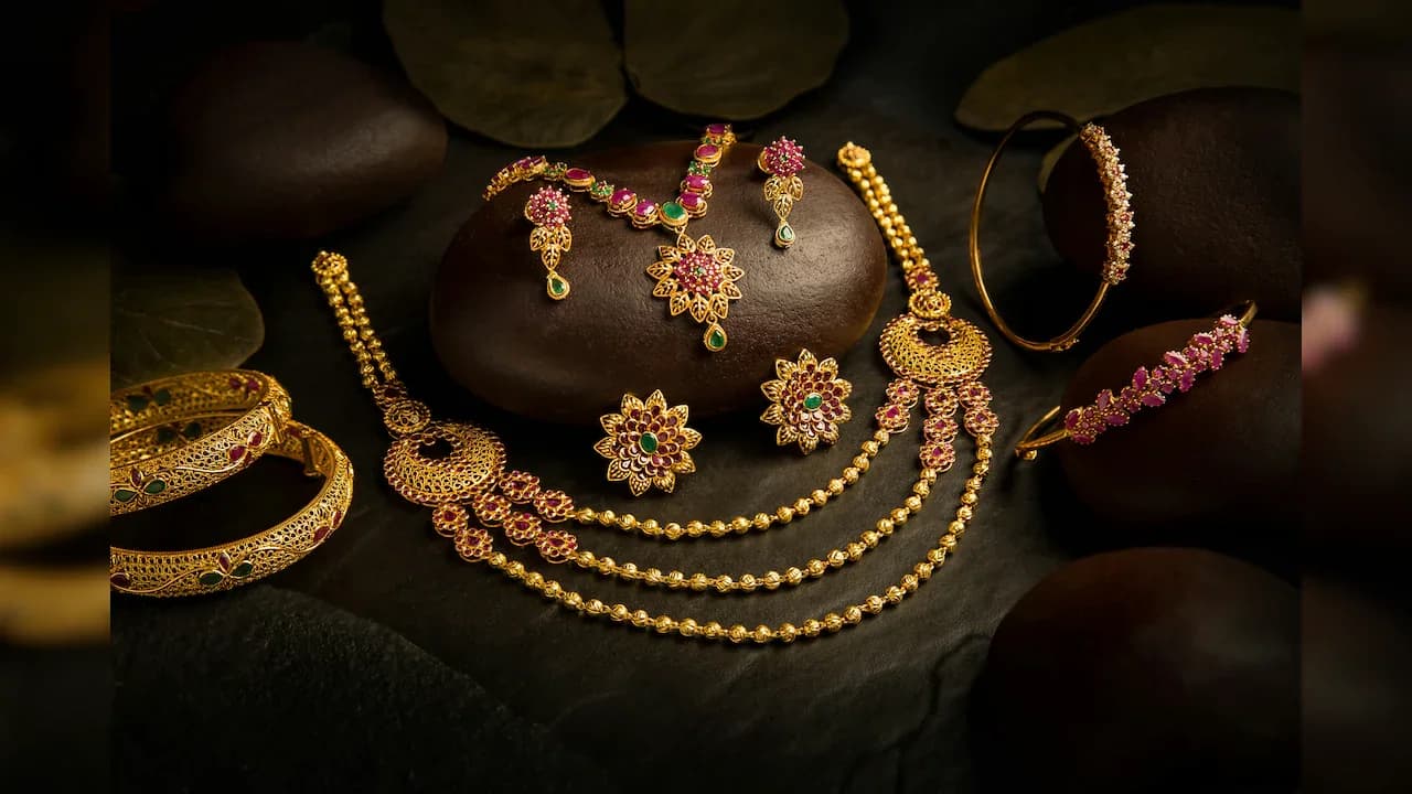 Jewellery Stocks Drop Up to 5% Despite Higher Gold Prices