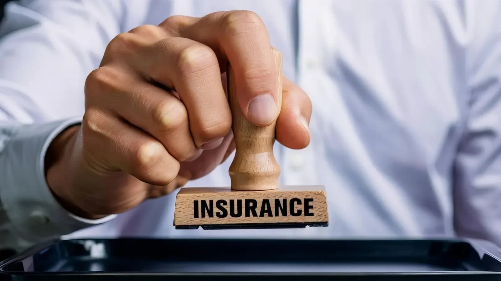LIC Stock Falls 1.18% After India's Largest OFS Closes with Oversubscription