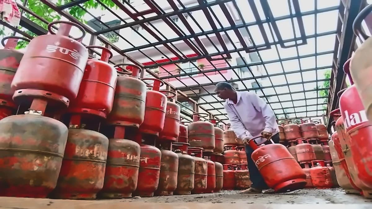 LPG Cylinder Prices Rise: Commercial Cylinders Up ₹9.50-₹11.50