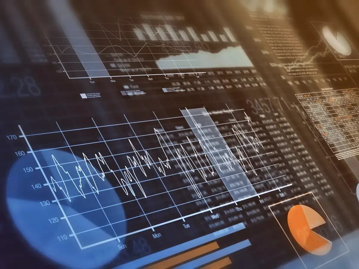 Market crash psychology: AI disruption and investment behavior patterns