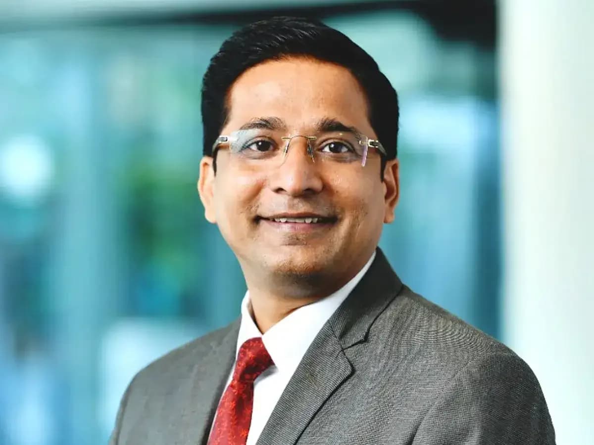 Market expert advises avoiding IT, buying power & pharma stocks