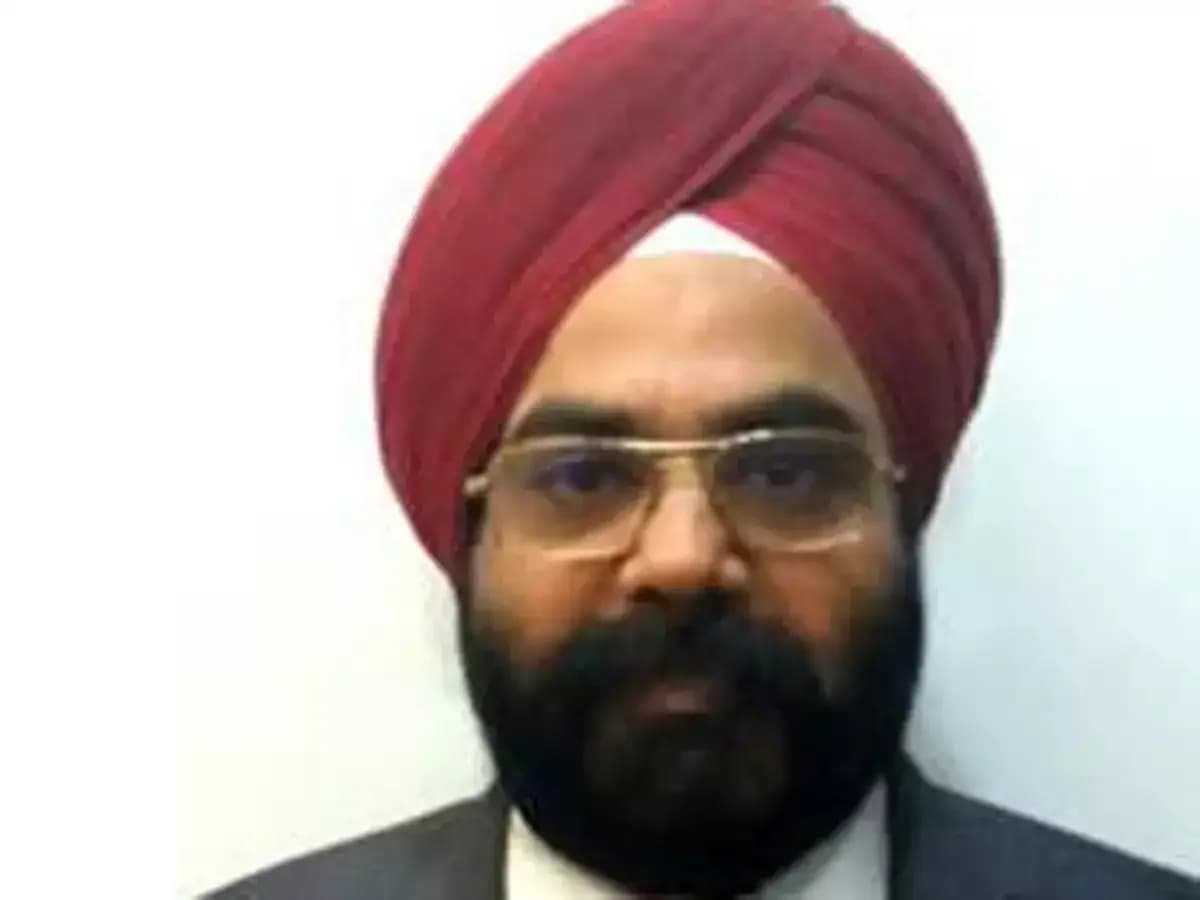 Market expert advises gradual capital deployment amid geopolitical calm