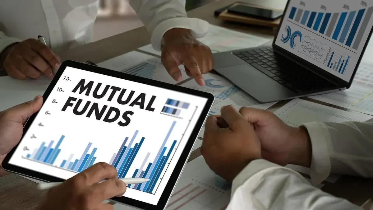 MF investors adopt balanced strategy amid market volatility and gold uncertainty