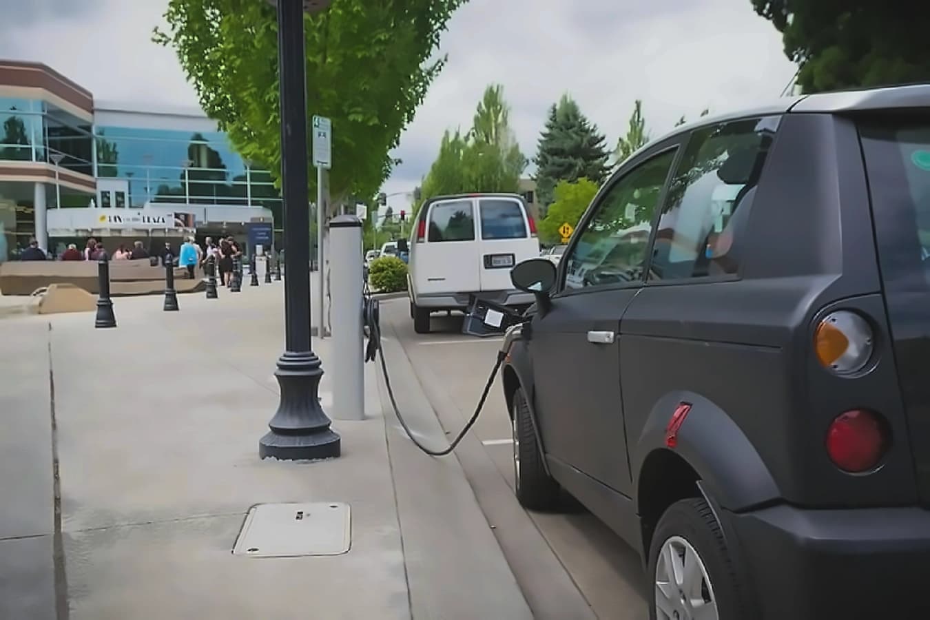 MHI approves 382 EV charging sites in Delhi under EV Policy