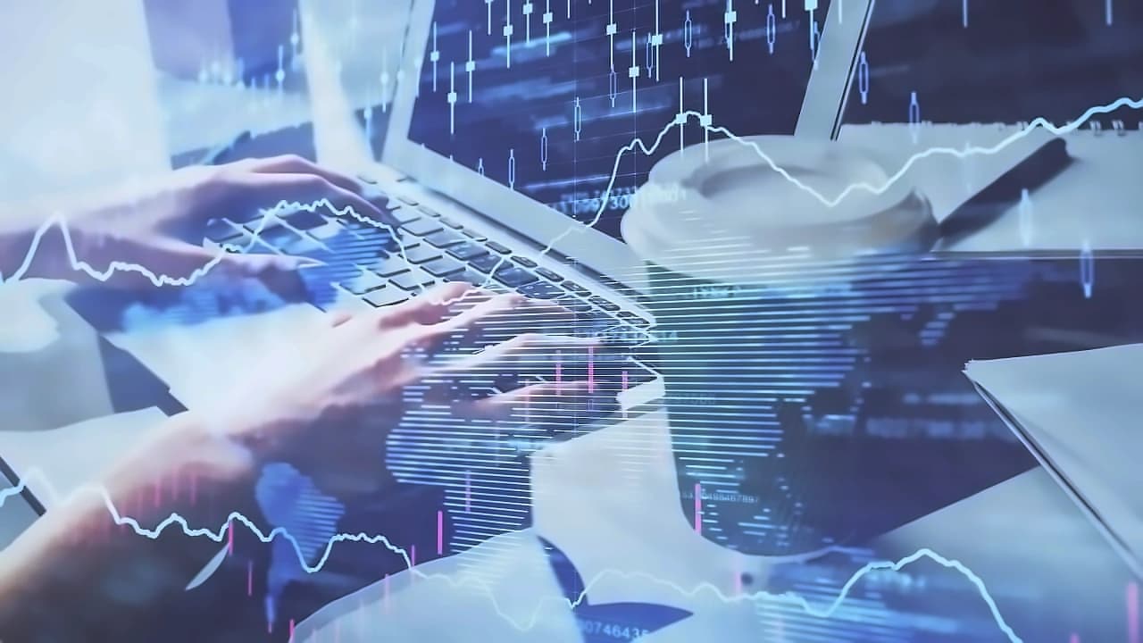 S&P 500 posts longest winning streak since 1995 as tech drives record highs