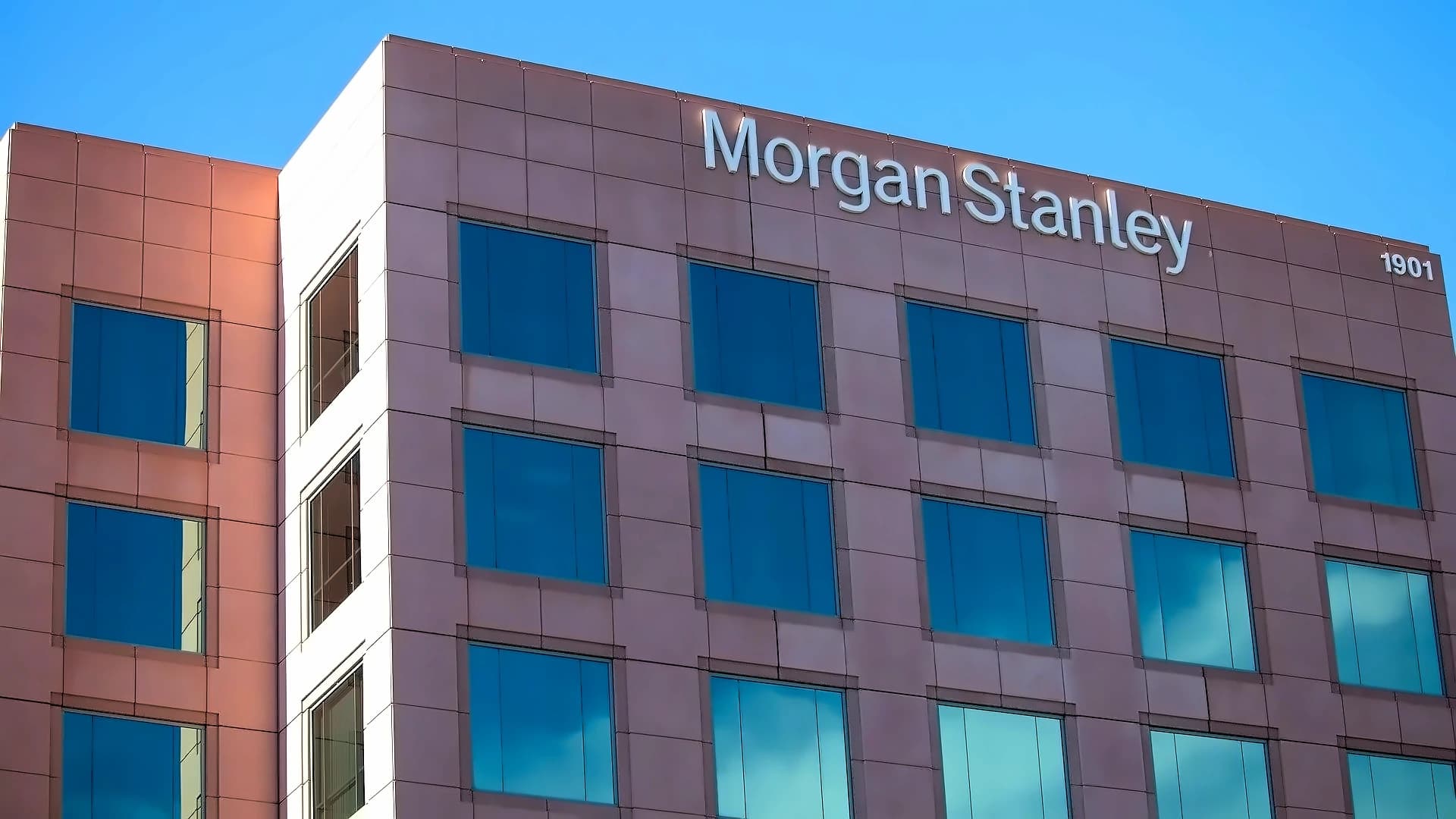 Morgan Stanley Launches ETH & SOL Staking ETPs at 0.14% After Record Staking