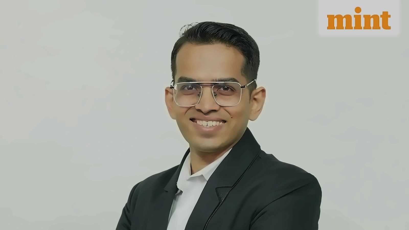 Motilal Oswal's Jain picks Grasim, Bank of Maharashtra for short-term