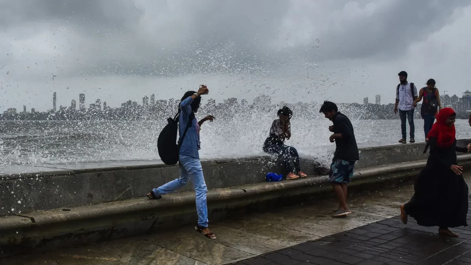 Mumbai Rainfall Futures Surge 8% as Heavy Monsoon Rains Disrupt