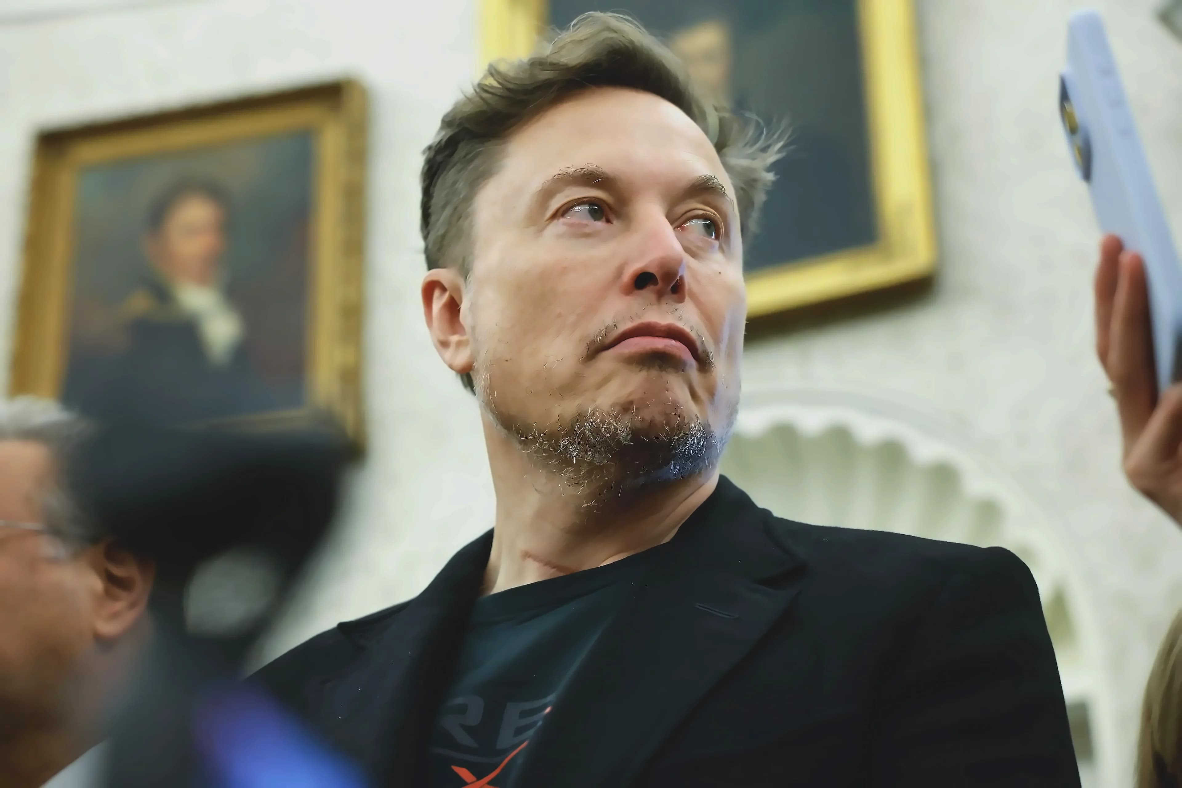Musk Drops Apple Lawsuit Over ChatGPT Siri Deal, Keeps Suing OpenAI