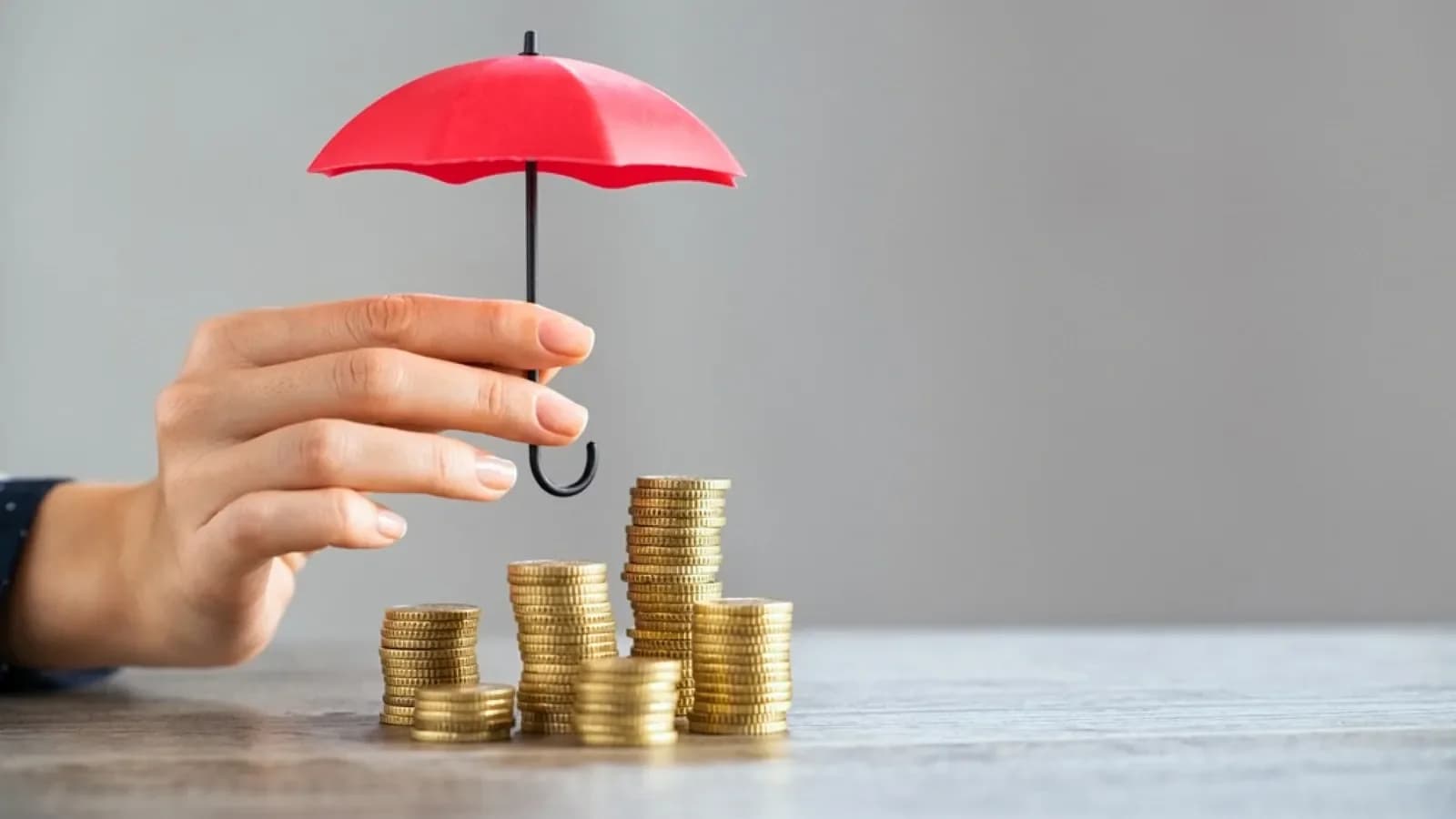NCDRC rules banks can surrender LIC policies without notice