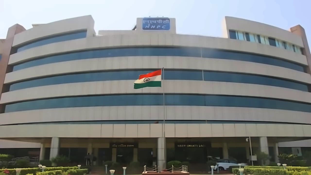 NHPC Q4 profit surges 71% to ₹1,460 cr, shares fall on margin pressure