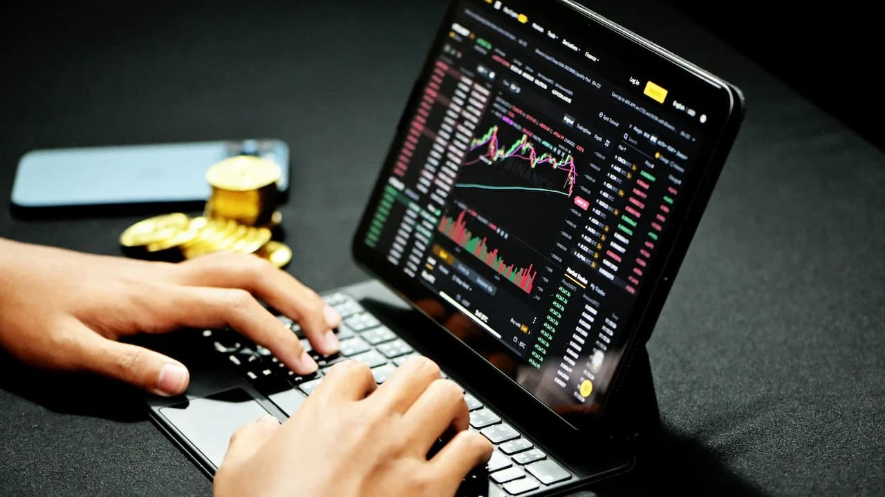 Nifty Falls 97 Points, Sensex Down 352 Points on Rising Oil Prices