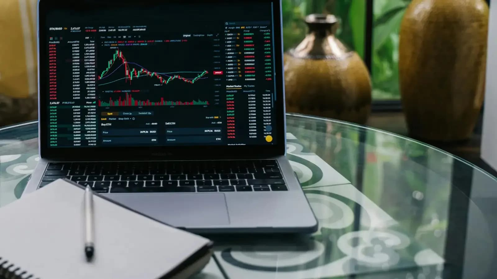 Nifty Financial Services Index Shows 15 Stocks with 3-28% Upside
