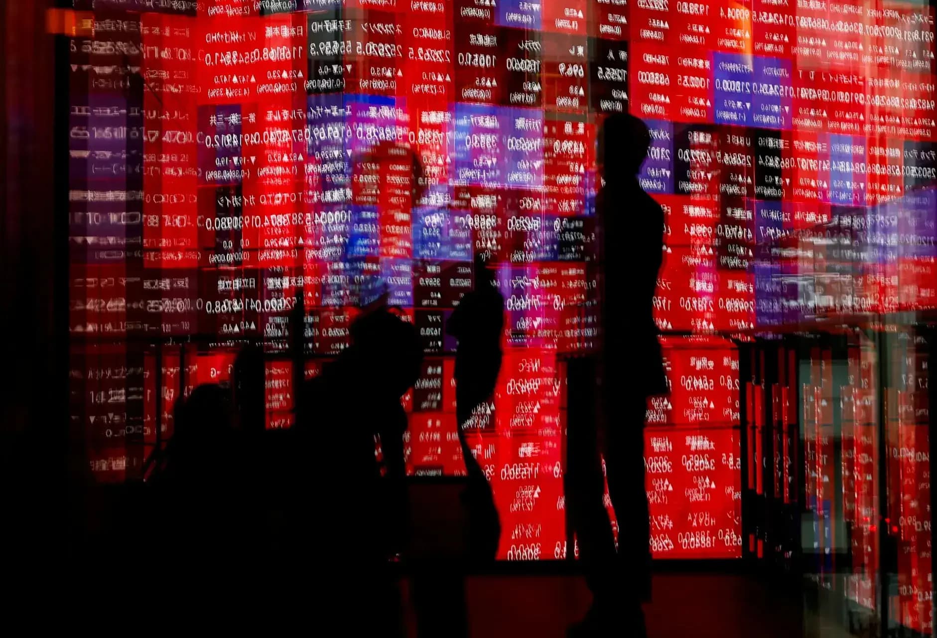 Asian shares rally as oil drops 5% amid Gulf tensions easing