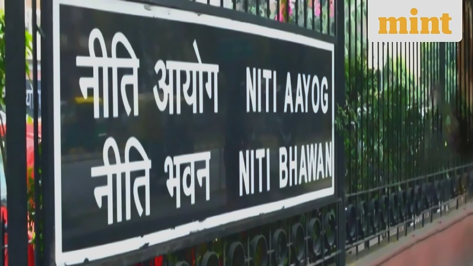 Niti Aayog develops new EV policy framework as state incentives expire